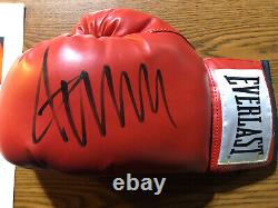 Le président DONALD TRUMP a signé le gant de boxe Everlast MAGA JSA LOA TRÈS RARE BEAU.