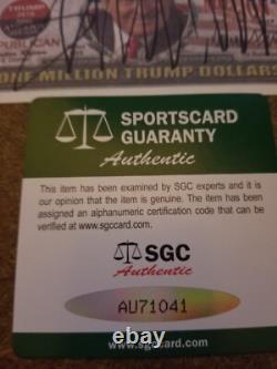 Le président DONALD TRUMP a signé le projet de loi sur l'argent Trump de 2016 MAGA SGC coa/hologramme MINT