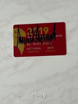 Le président DONALD TRUMP a signé une carte de membre avec autographe 2019, COA, superbe présentation
