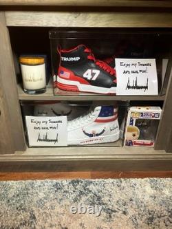 Le président Donald J. Trump a signé la cravate Vineyard Vines 45-47 officielle de la Maison Blanche.