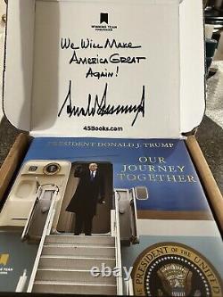 Le président Donald J Trump a signé notre voyage ensemble, boîte originale, Psa Mint 9