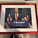 Le Président Donald Trump A SignÉ Une Photo Encadrée Et Matelassée 8x10 Star Authentics