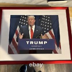 Le président Donald Trump a SIGNÉ une photo encadrée et matelassée 8x10 Star Authentics