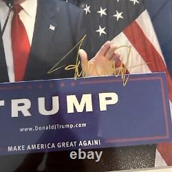 Le président Donald Trump a SIGNÉ une photo encadrée et matelassée 8x10 Star Authentics