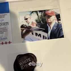 Le président Donald Trump a SIGNÉ une photo encadrée et matelassée 8x10 Star Authentics