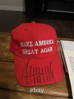 Le président Donald Trump a signé le chapeau Maga Make America Great Again Auto Jsa Coa