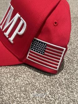 Le président Donald Trump a signé le chapeau de campagne officiel 45 + 47 Maga Auto Jsa Coa