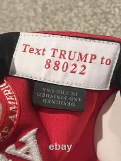 Le président Donald Trump a signé le chapeau de campagne officiel 45 + 47 Maga Auto Jsa Coa