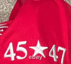 Le président Donald Trump a signé le chapeau de campagne officiel 45 + 47 Maga Auto Jsa Coa