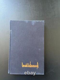 Le président Donald Trump a signé le livre de la première édition de 'L'Art du Deal' de 1987 - MAGA BAS.