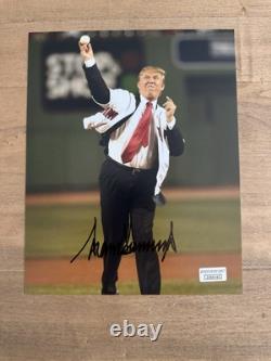 Le président Donald Trump a signé le premier lancer Red Sox contre Yankees 2006 8x10 COA