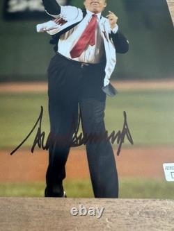 Le président Donald Trump a signé le premier lancer Red Sox contre Yankees 2006 8x10 COA