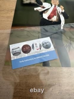 Le président Donald Trump a signé le premier lancer Red Sox contre Yankees 2006 8x10 COA