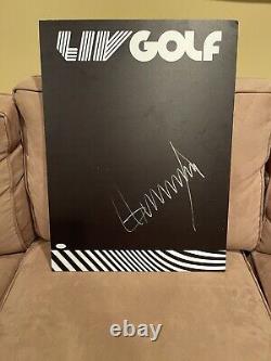 Le président Donald Trump a signé le tableau utilisé lors du tournoi de golf LIV avec preuve vidéo exacte de JSA