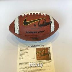 Le président Donald Trump a signé un ballon de football Nike autographié JSA COA