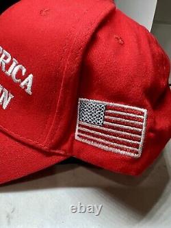 Le président Donald Trump a signé un chapeau 'Make America Great Again' authentique avec certificat d'authenticité JSA