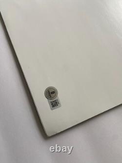 Le président Donald Trump a signé un panneau de campagne Make America Great Again.