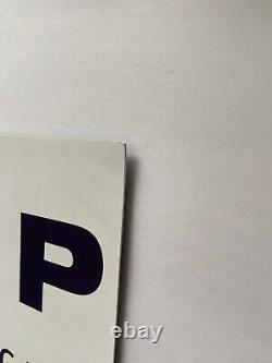 Le président Donald Trump a signé un panneau de campagne Make America Great Again.