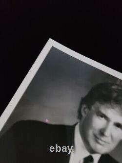 Le président américain Donald J Trump a signé la photographie présidentielle du document MAGA #45 USA