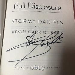 Livre de Stormy Daniels et chapeau MAGA signé COA Révélation complète Autographe excitant