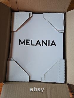 Livre en édition collector signé par Melania Trump. Édition de luxe. Toujours sous plastique.