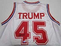 Maillot signé de l'équipe USA 45 de Donald Trump avec certificat d'authenticité.