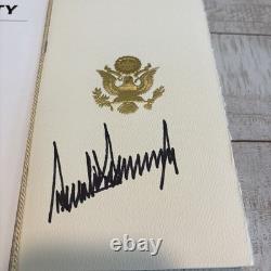 Menu du déjeuner inaugural signé en pleine signature de Donald Trump 2025, certificat Beckett