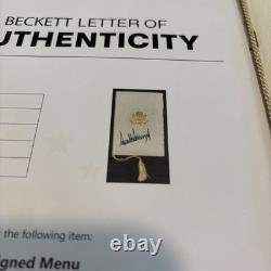 Menu du déjeuner inaugural signé en pleine signature de Donald Trump 2025, certificat Beckett
