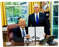 Mike Pence a signé une photo dédicacée de 8x10 du Vice-président Donald Trump Jsa 1.