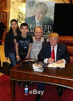 Mock Autographié Par Donald Trump Signé $$$$$ Psa / Dna Encapsulé Dans Un Dollar