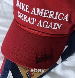 Nouveau Président DONALD TRUMP Casquette ROUGE MAGA Signée Officielle SANS COA