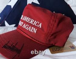 Nouveau Président DONALD TRUMP Casquette ROUGE MAGA Signée Officielle SANS COA