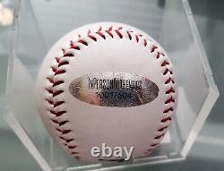 PRÉSIDENT? Donald Trump? 45e POTUS Balle de baseball autographiée InPersonAuthentics avec COA