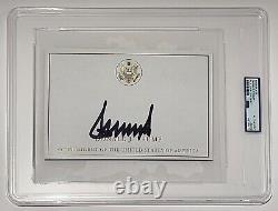 Page d'autographe signée par le Président Donald Trump, sceau exécutif en or. PSA