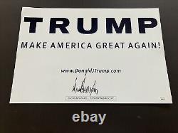 Panneau de campagne officiel Trump MAGA signé par Donald Trump (Full Auto.) JSA/LOA