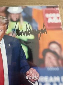 Photo 8.5 x 11 signée/autographiée par le président Donald J. Trump avec certificat d'authenticité