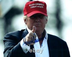 Photo 8x10 signée de Donald Trump, image vraiment jolie avec certificat d'authenticité.