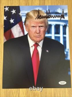 Photo 8x10 signée de Donald Trump, très belle photo signée avec certificat d'authenticité.