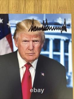 Photo 8x10 signée de Donald Trump, très belle photo signée avec certificat d'authenticité.