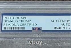 Photo 8x10 signée et dédicacée par Donald Trump, accompagnée d'un certificat PSA, encapsulée.