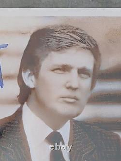Photo 8x10 signée et dédicacée par Donald Trump, accompagnée d'un certificat PSA, encapsulée.