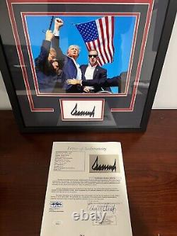 Photo encadrée avec la signature autographiée de Donald Trump et la coupe auto POTUS JSA LOA