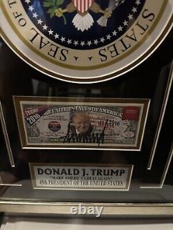 Photo encadrée de Donald Trump de 2016 avec autographe, COA d'environ 34x19, PAAS 11414