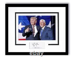 Photo encadrée de Mike Pence, vice-président des États-Unis, signée et dédicacée, format 11x14, avec Donald Trump, certifiée par l'Association des collectionneurs d'autographes.