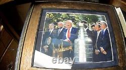 Photo encadrée de l'autographe du président Donald Trump 8x10 St. Louis Blues & Stanley Cup