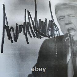 Photo imprimée 8x10 signée par Donald Trump à MAGA Rally