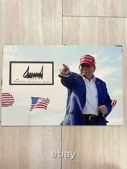 Photo présidentielle signée encadrée sur mesure de Donald Trump 45e, JSA LOA RARE