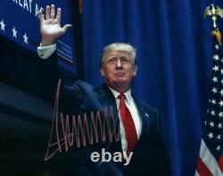 Photo signée 8x10 de Donald Trump + COA