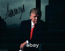 Photo signée 8x10 de Donald Trump + COA