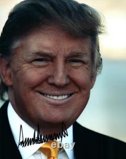 Photo signée 8x10 de Donald Trump avec certificat d'authenticité